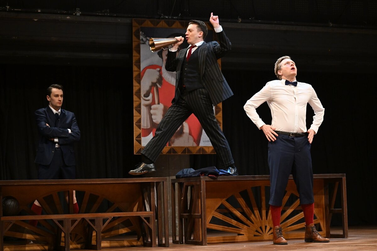 Powrót do szkoły absurdu – recenzja sztuki Ferdydurke